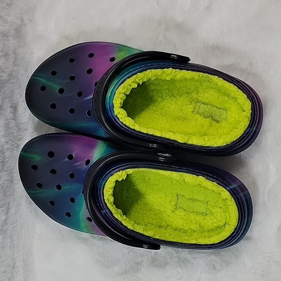 Crocs KIDS' CLASSIC LINED OUT OF THIS WORLD CLOG - Picture 2 of 7